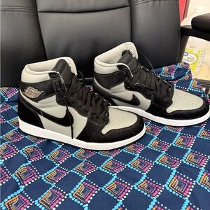 Air Jordan 1 Retro High OG “Black/Smoke Grey” – Size 10 🔥👟